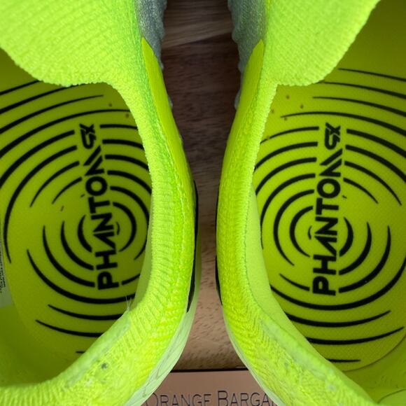Athletic_Shoes